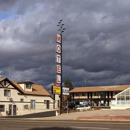 Aquarius Inn Bicknell Экстерьер фото