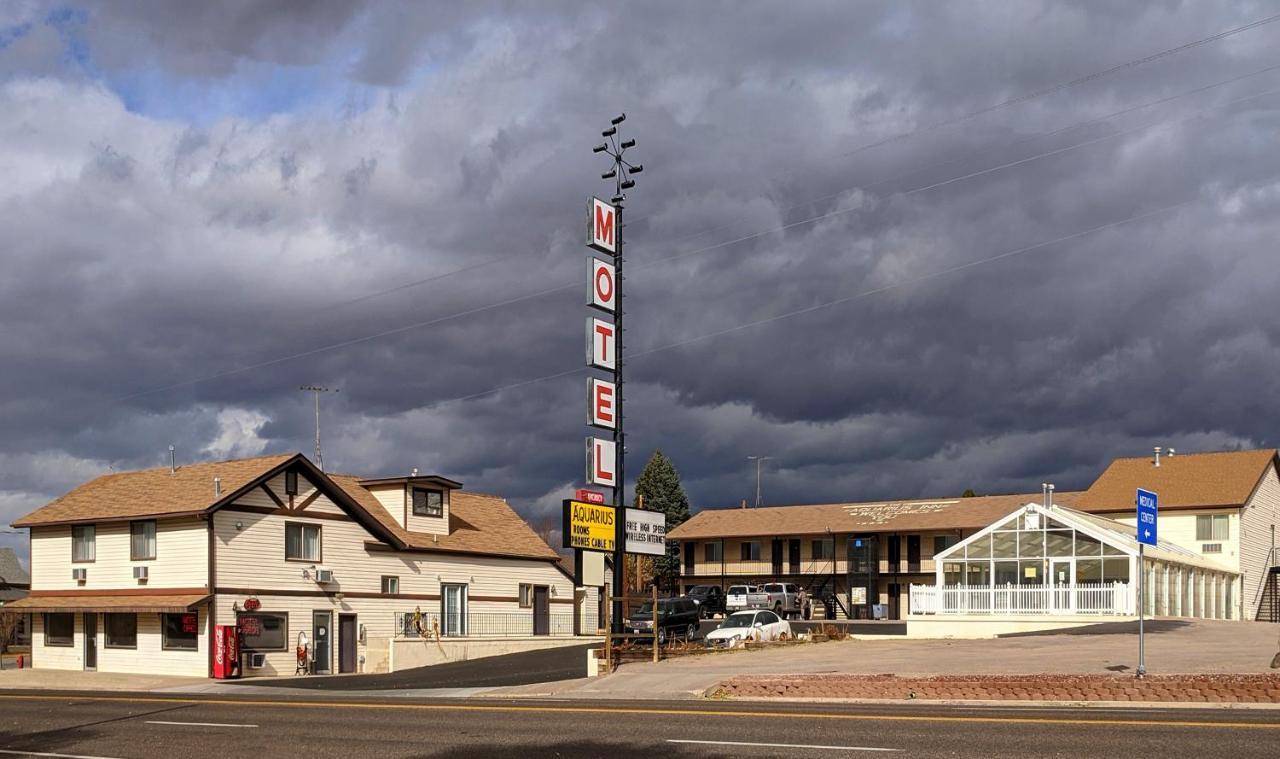 Aquarius Inn Bicknell Экстерьер фото