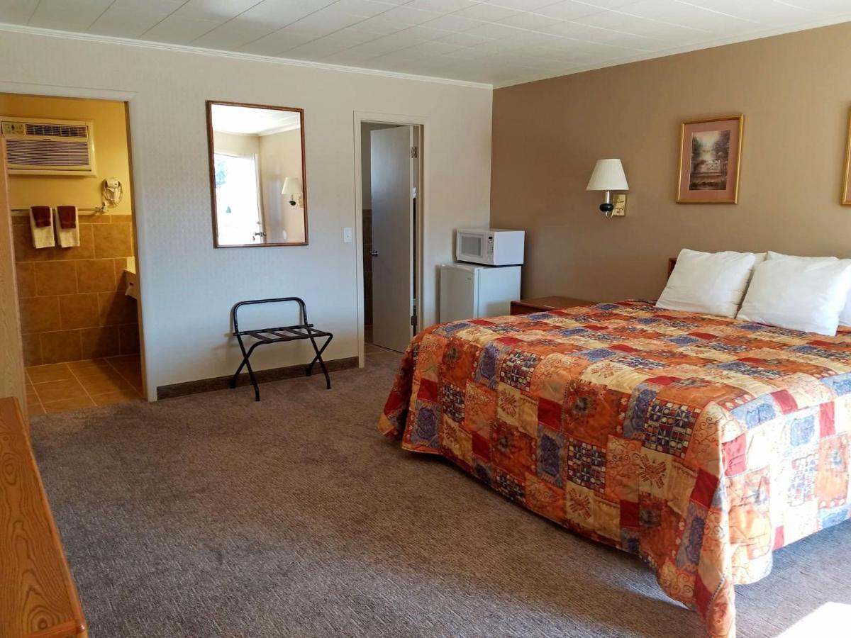 Aquarius Inn Bicknell Экстерьер фото