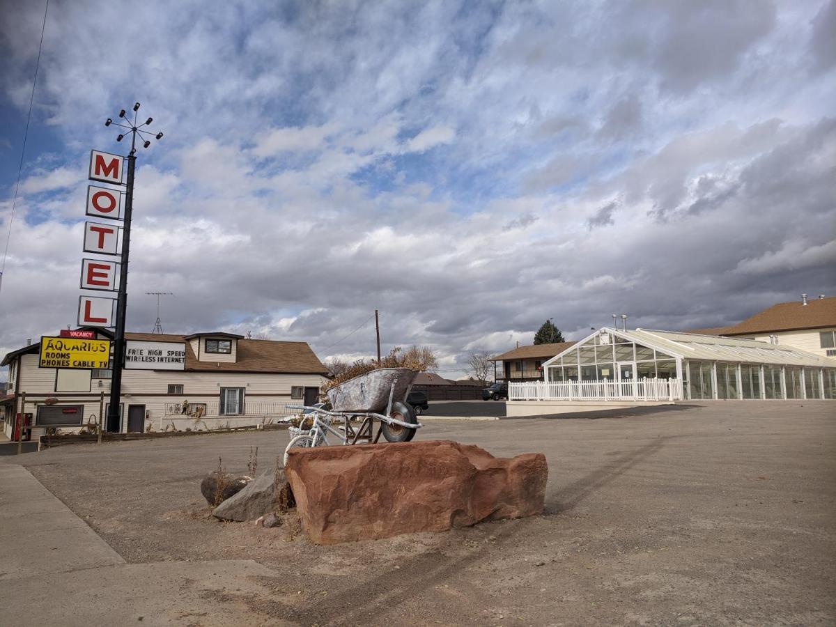 Aquarius Inn Bicknell Экстерьер фото