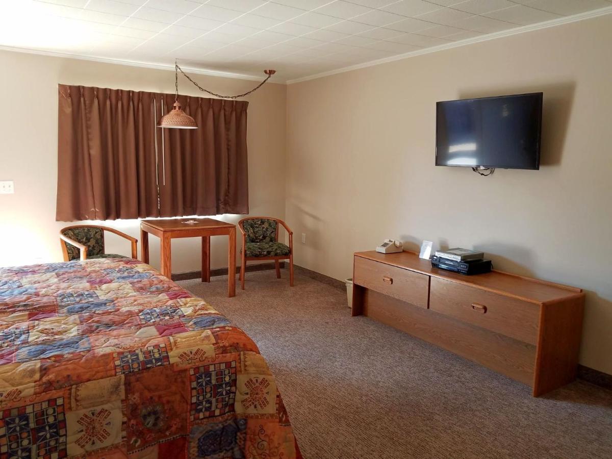 Aquarius Inn Bicknell Экстерьер фото