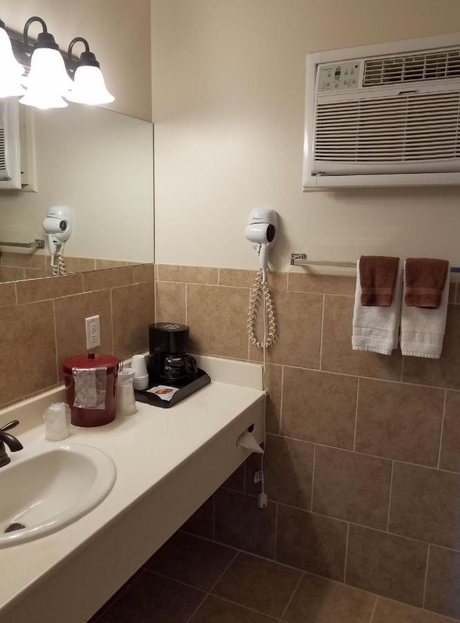 Aquarius Inn Bicknell Экстерьер фото