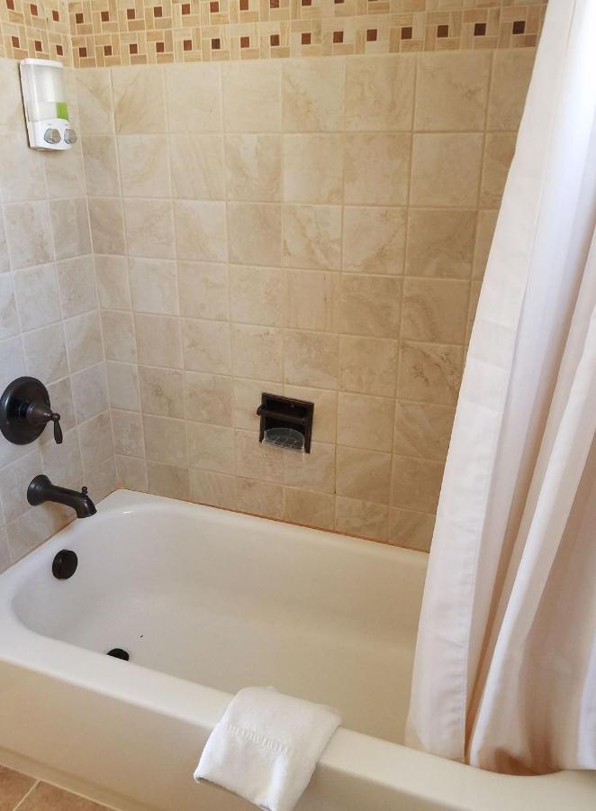 Aquarius Inn Bicknell Экстерьер фото