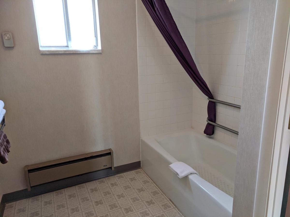 Aquarius Inn Bicknell Экстерьер фото