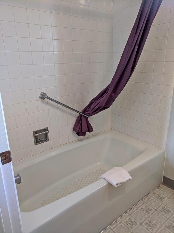 Aquarius Inn Bicknell Экстерьер фото