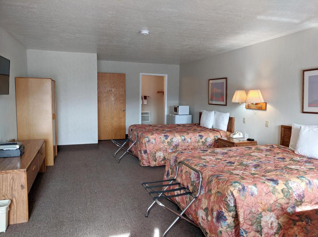 Aquarius Inn Bicknell Экстерьер фото