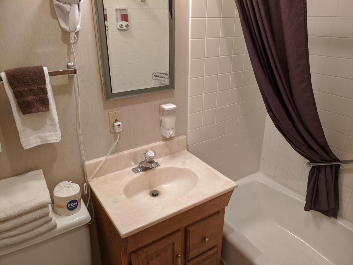 Aquarius Inn Bicknell Экстерьер фото