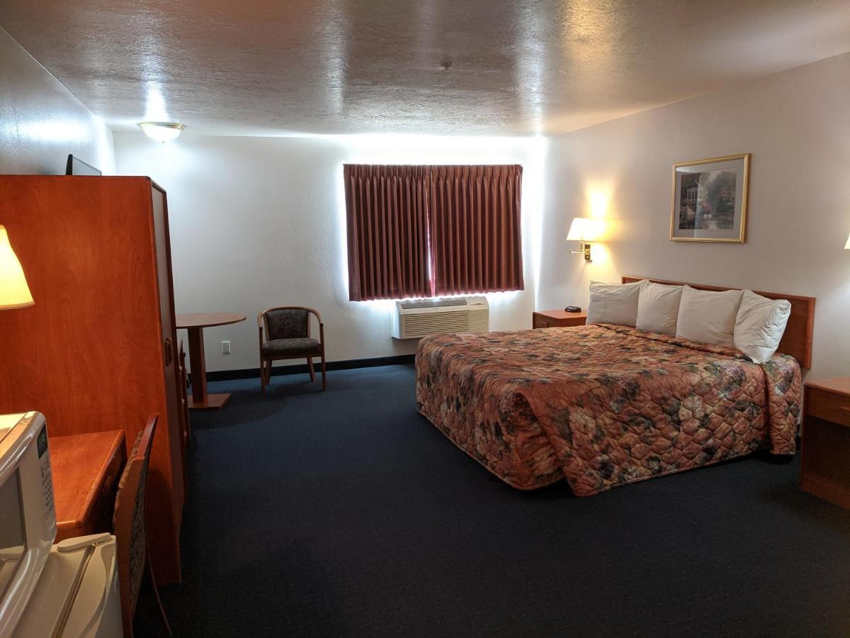 Aquarius Inn Bicknell Экстерьер фото
