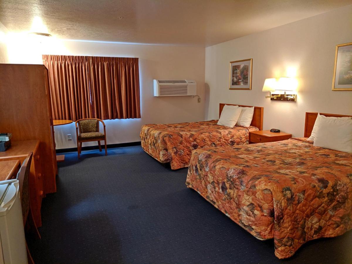 Aquarius Inn Bicknell Экстерьер фото