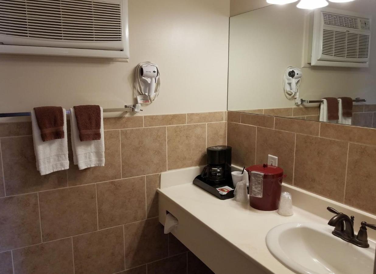 Aquarius Inn Bicknell Экстерьер фото