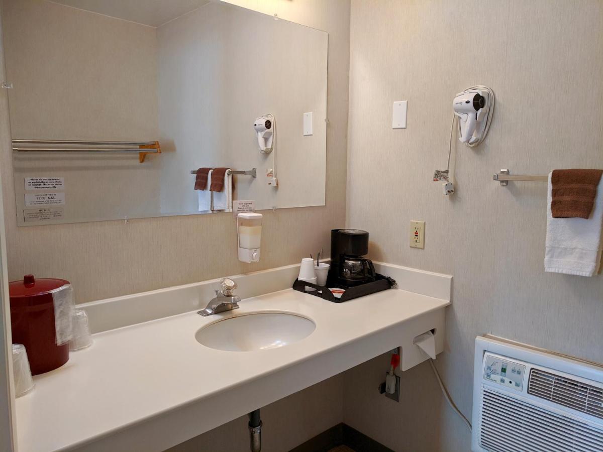 Aquarius Inn Bicknell Экстерьер фото