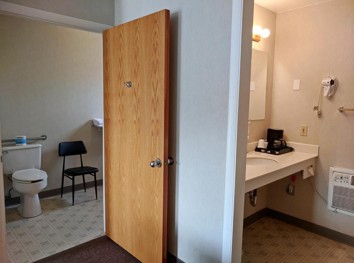 Aquarius Inn Bicknell Экстерьер фото
