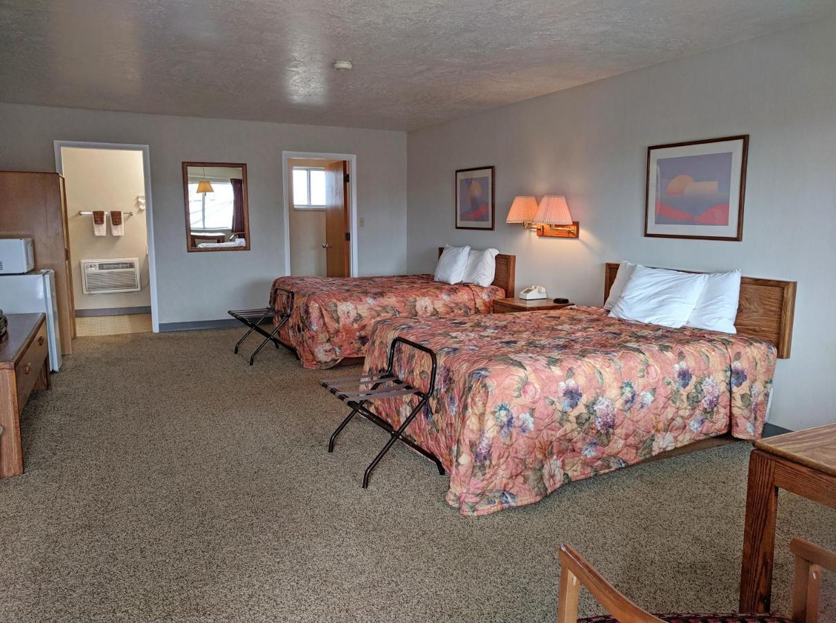 Aquarius Inn Bicknell Экстерьер фото