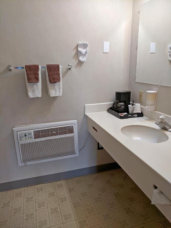 Aquarius Inn Bicknell Экстерьер фото