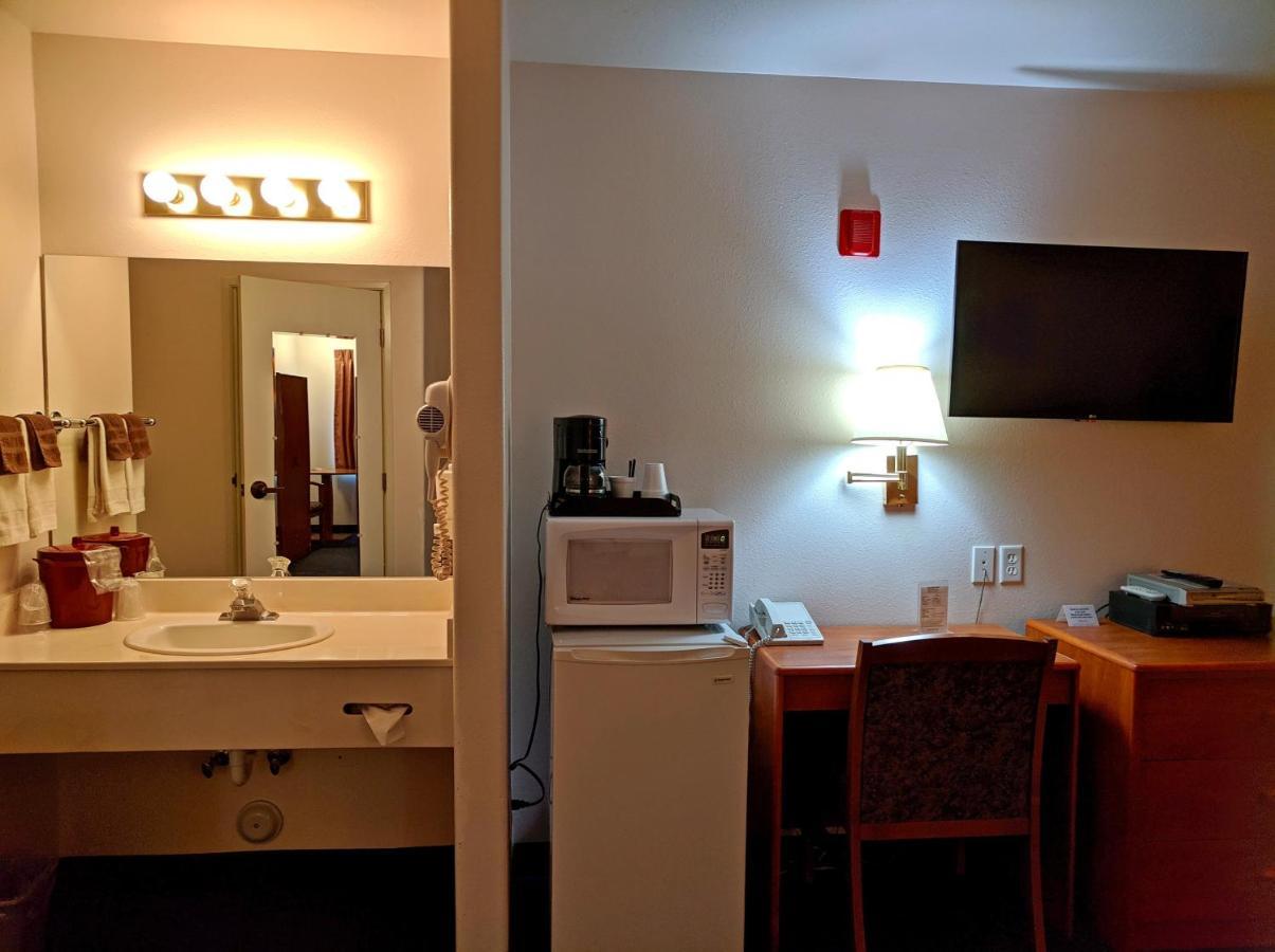 Aquarius Inn Bicknell Экстерьер фото
