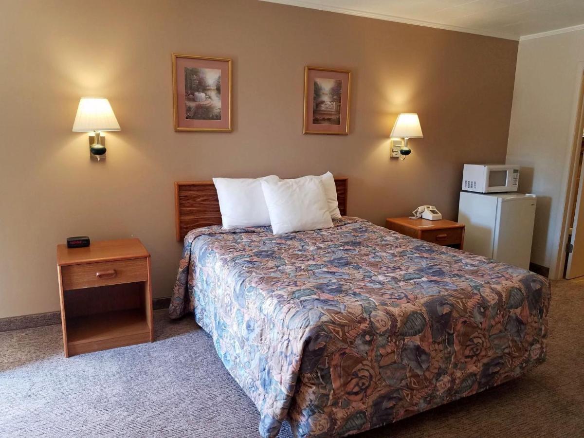 Aquarius Inn Bicknell Экстерьер фото