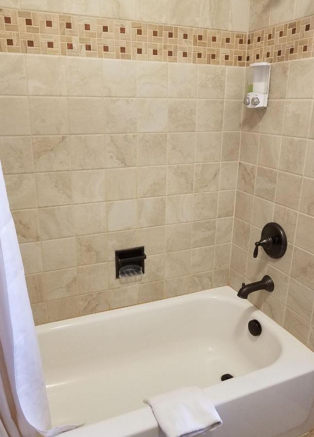 Aquarius Inn Bicknell Экстерьер фото