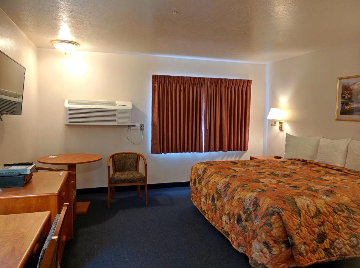 Aquarius Inn Bicknell Экстерьер фото