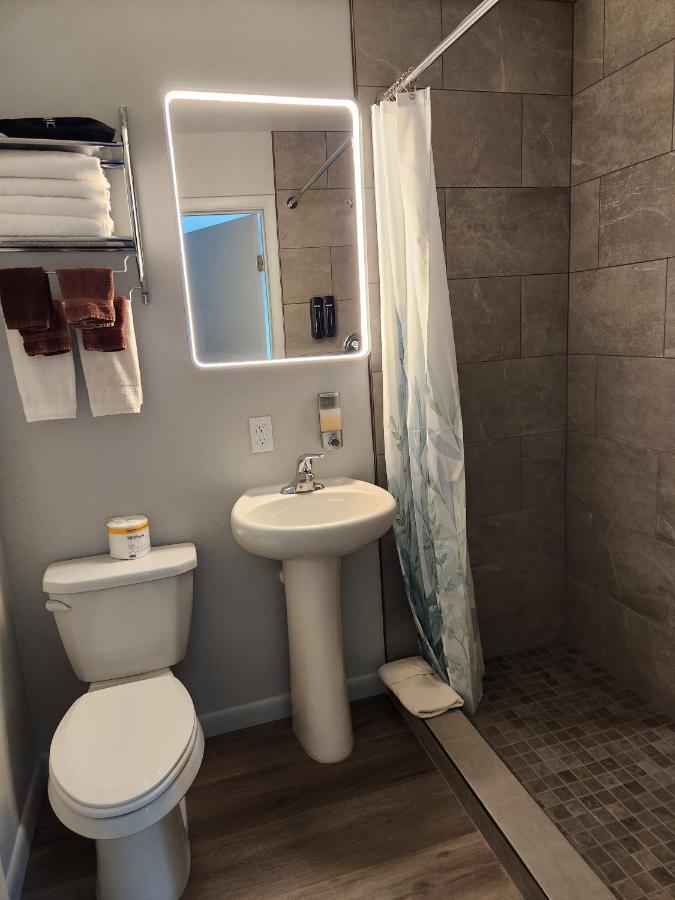 Aquarius Inn Bicknell Экстерьер фото