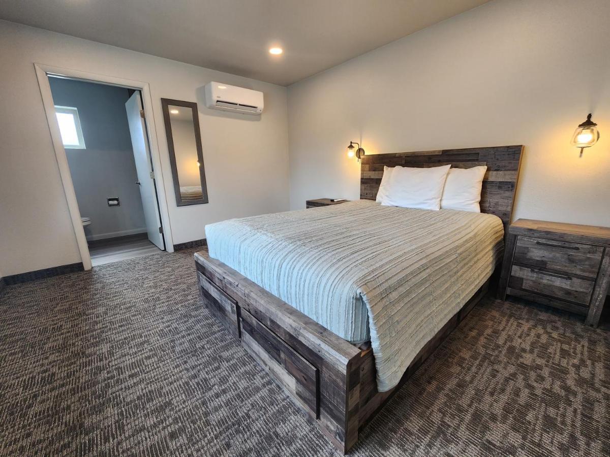 Aquarius Inn Bicknell Экстерьер фото