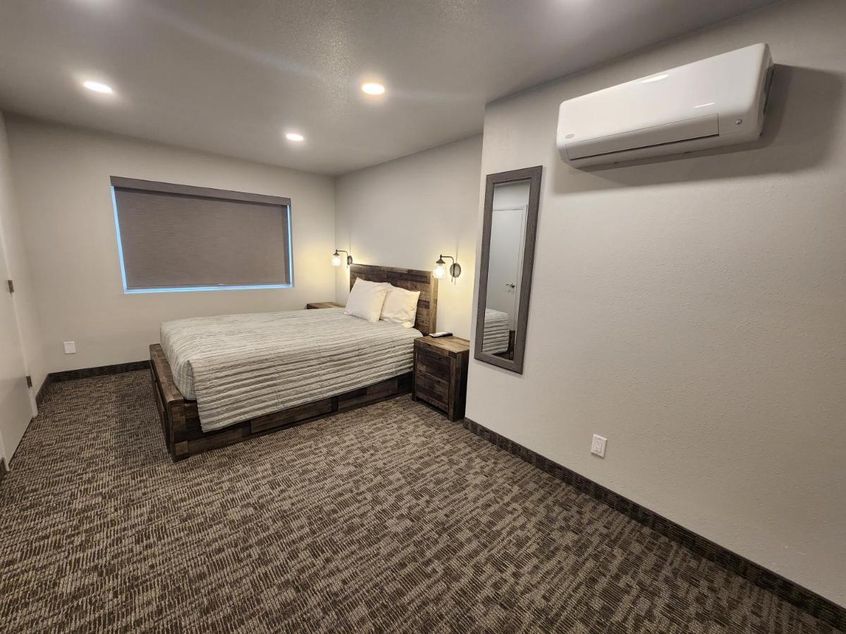 Aquarius Inn Bicknell Экстерьер фото