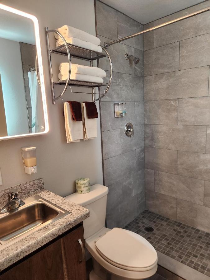 Aquarius Inn Bicknell Экстерьер фото