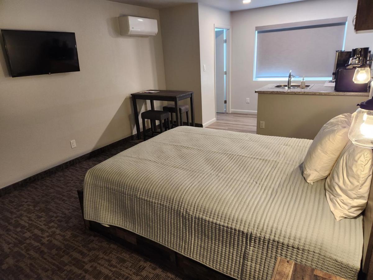 Aquarius Inn Bicknell Экстерьер фото