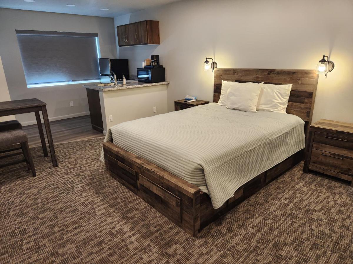 Aquarius Inn Bicknell Экстерьер фото