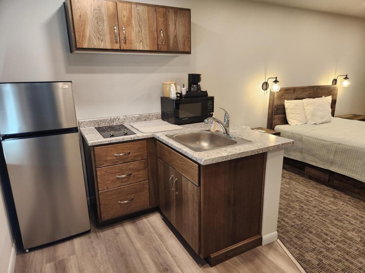 Aquarius Inn Bicknell Экстерьер фото
