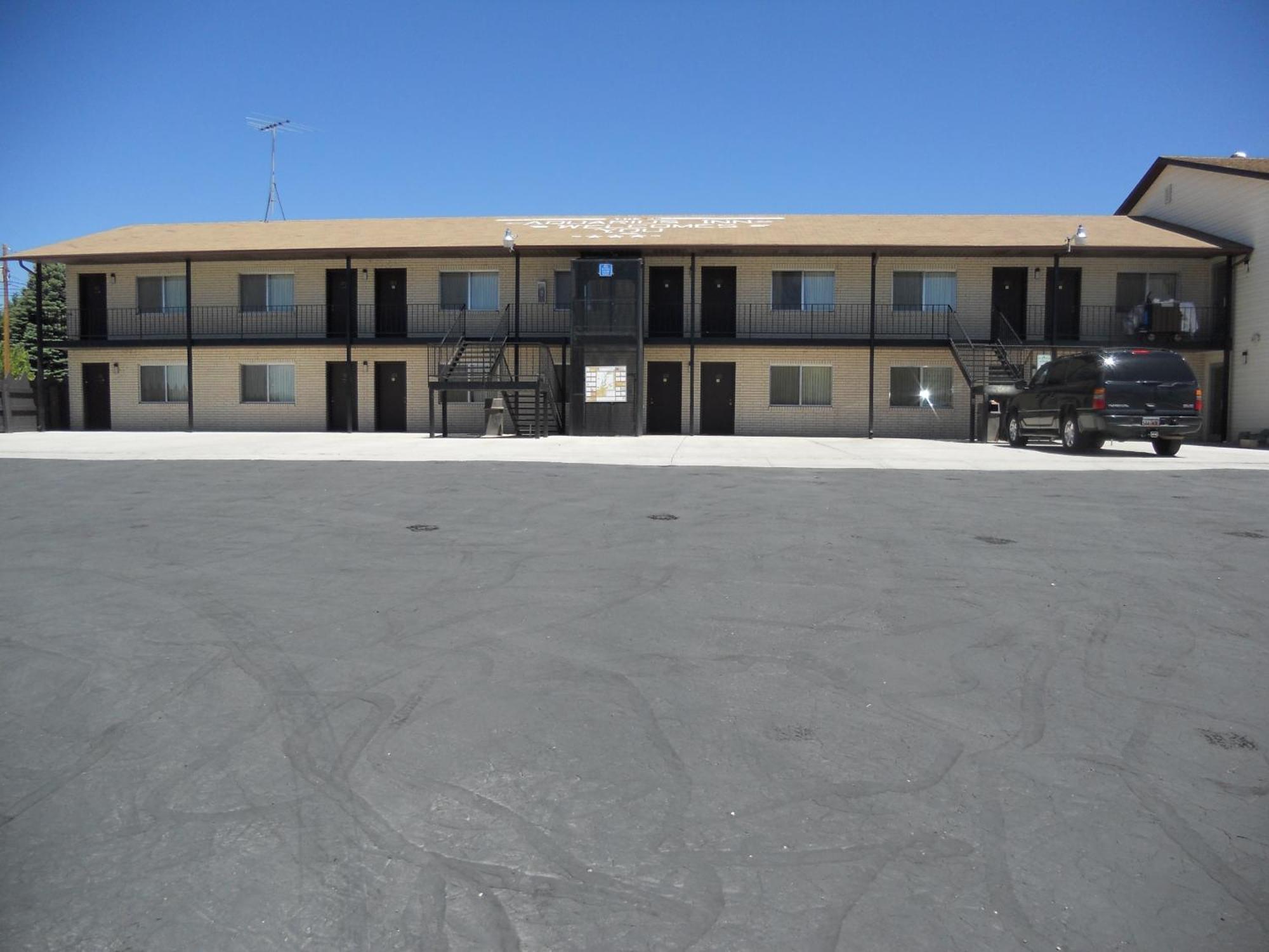 Aquarius Inn Bicknell Экстерьер фото
