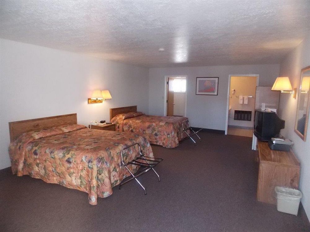 Aquarius Inn Bicknell Экстерьер фото
