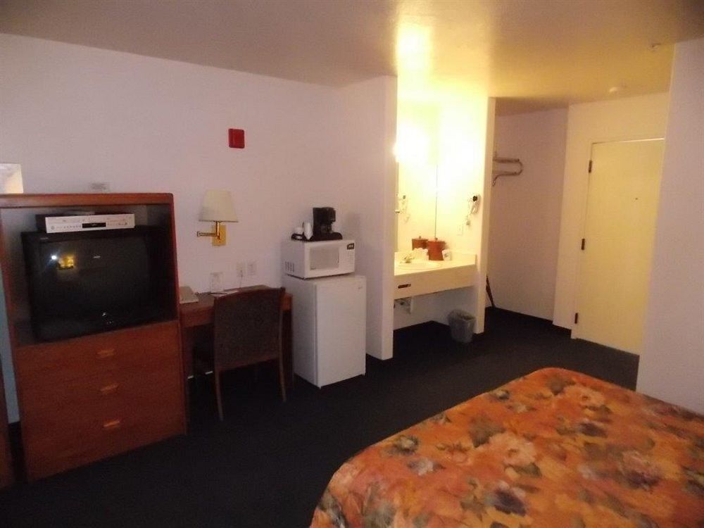 Aquarius Inn Bicknell Экстерьер фото