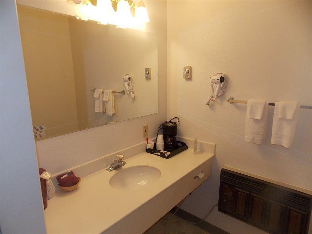 Aquarius Inn Bicknell Экстерьер фото