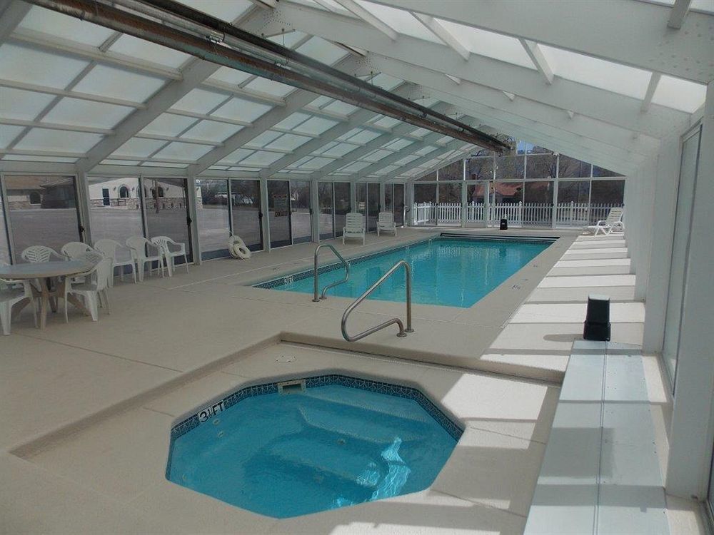 Aquarius Inn Bicknell Экстерьер фото